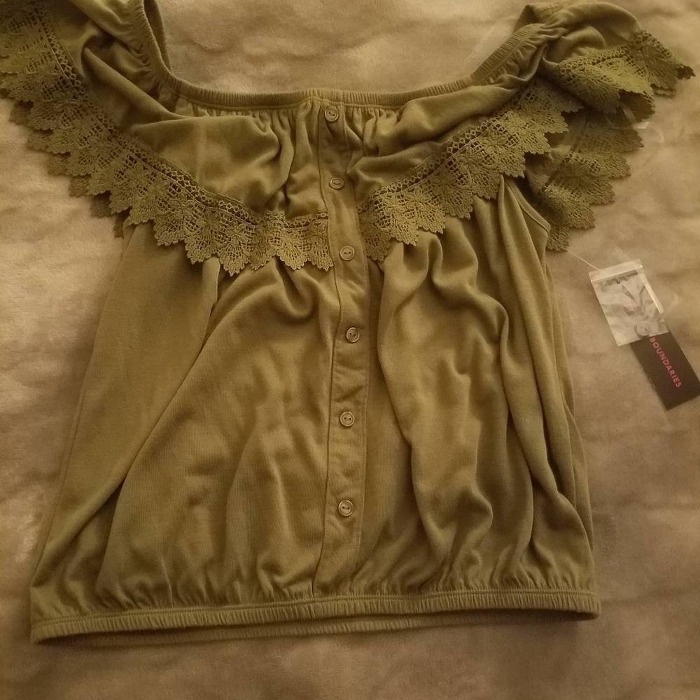 Cute green top!
